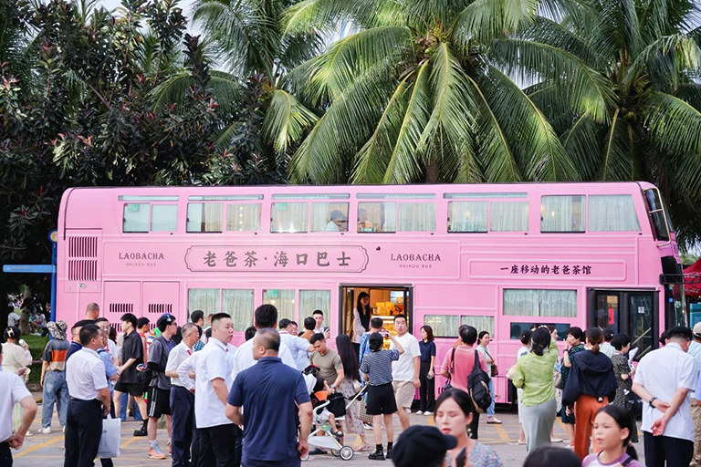 electric double-decker sightseeing buses