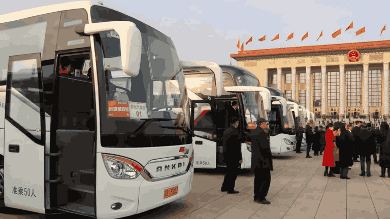 Escortando as duas sessões nacionais por mais de 20 anos, o ônibus Ankai escreve uma lenda de serviço